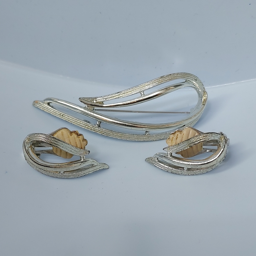 1958 Vintage Sarah Coventry Rhodium Stunning Brooch Pin & Earrings Set